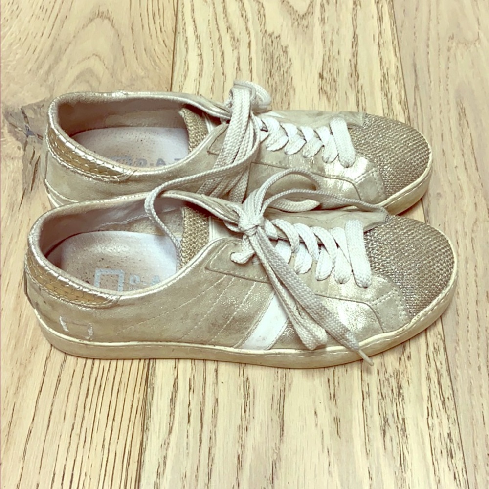 D.A.T.E. Metallic sneakers.